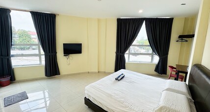 Hotel O Furich Hotel Room Type - Deluxe King