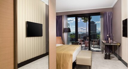 DoubleTree by Hilton Hotel Minsk Room Type - KING ROOM WITH TERRACE