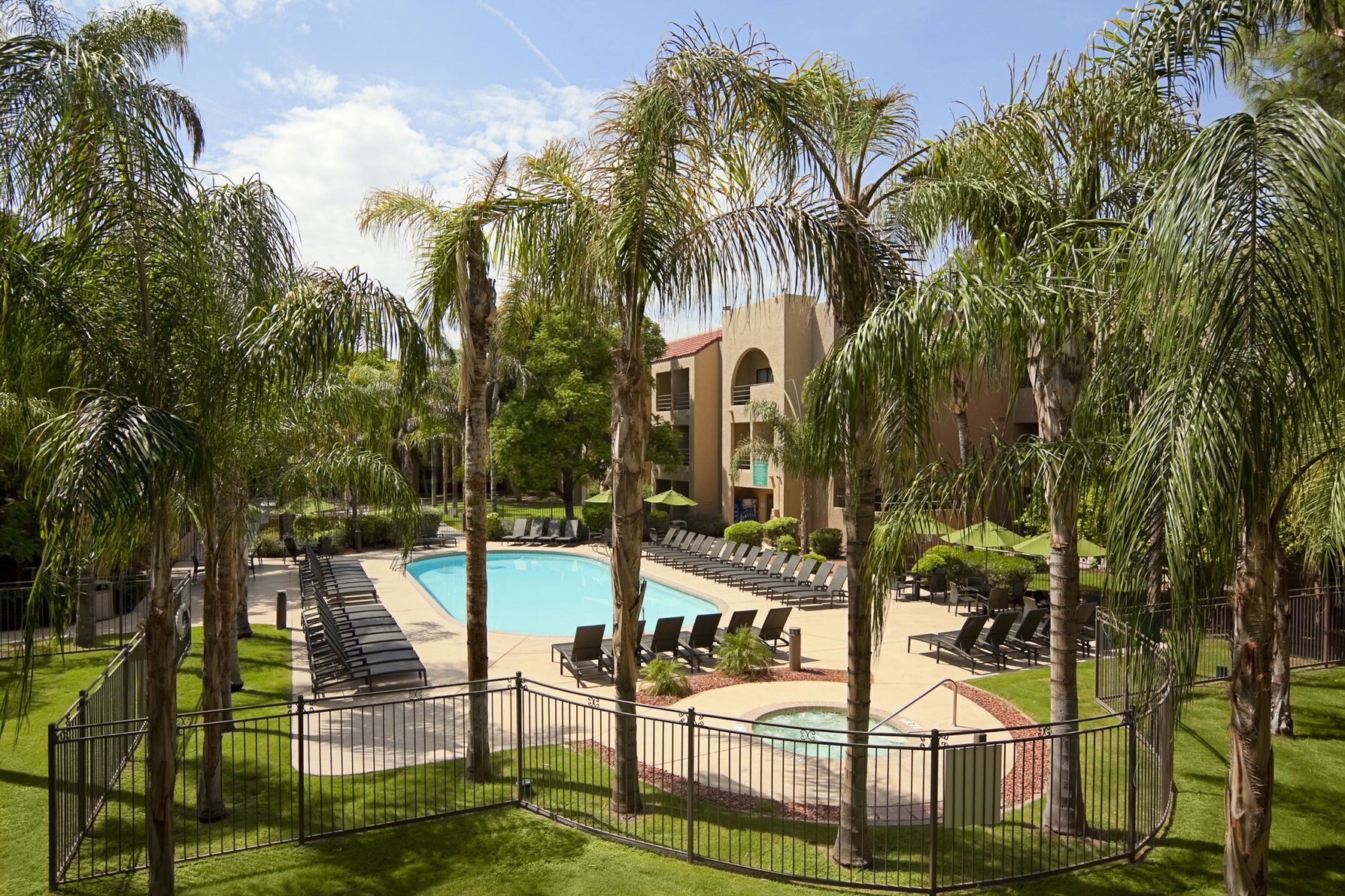 Embassy Suites Hotel Phoenix-Tempe - Tap to explore photos