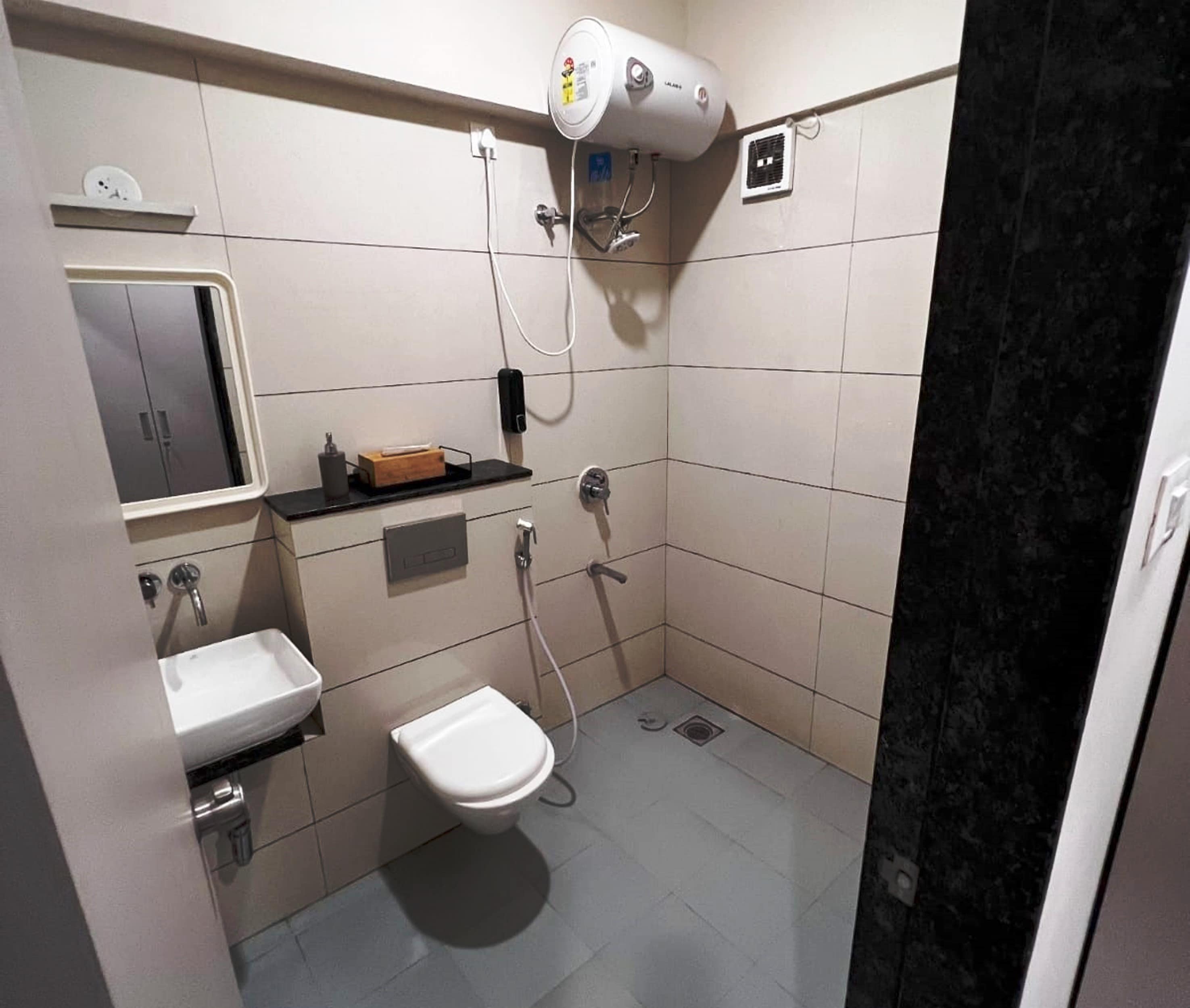 Hamlet Studio Apt 601 - Tap to explore photos