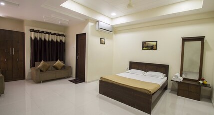 Hotel Yash Regency Room Type - Deluxe Ac