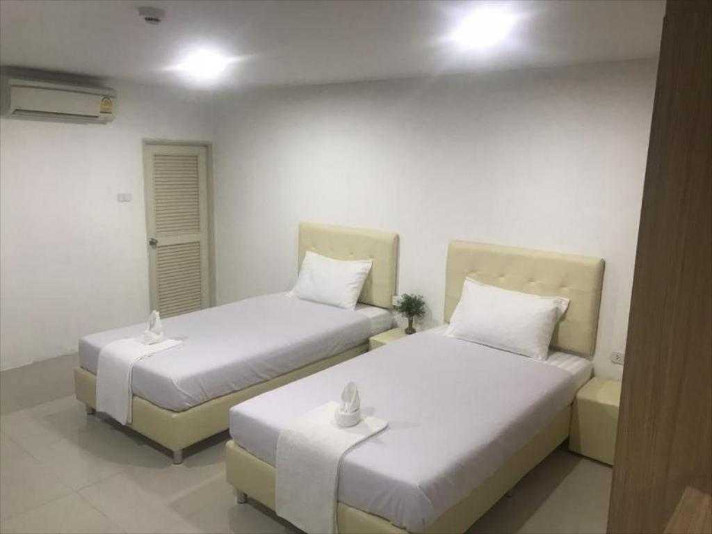 Townhouse Siam Privi Hotel - Tap to explore photos