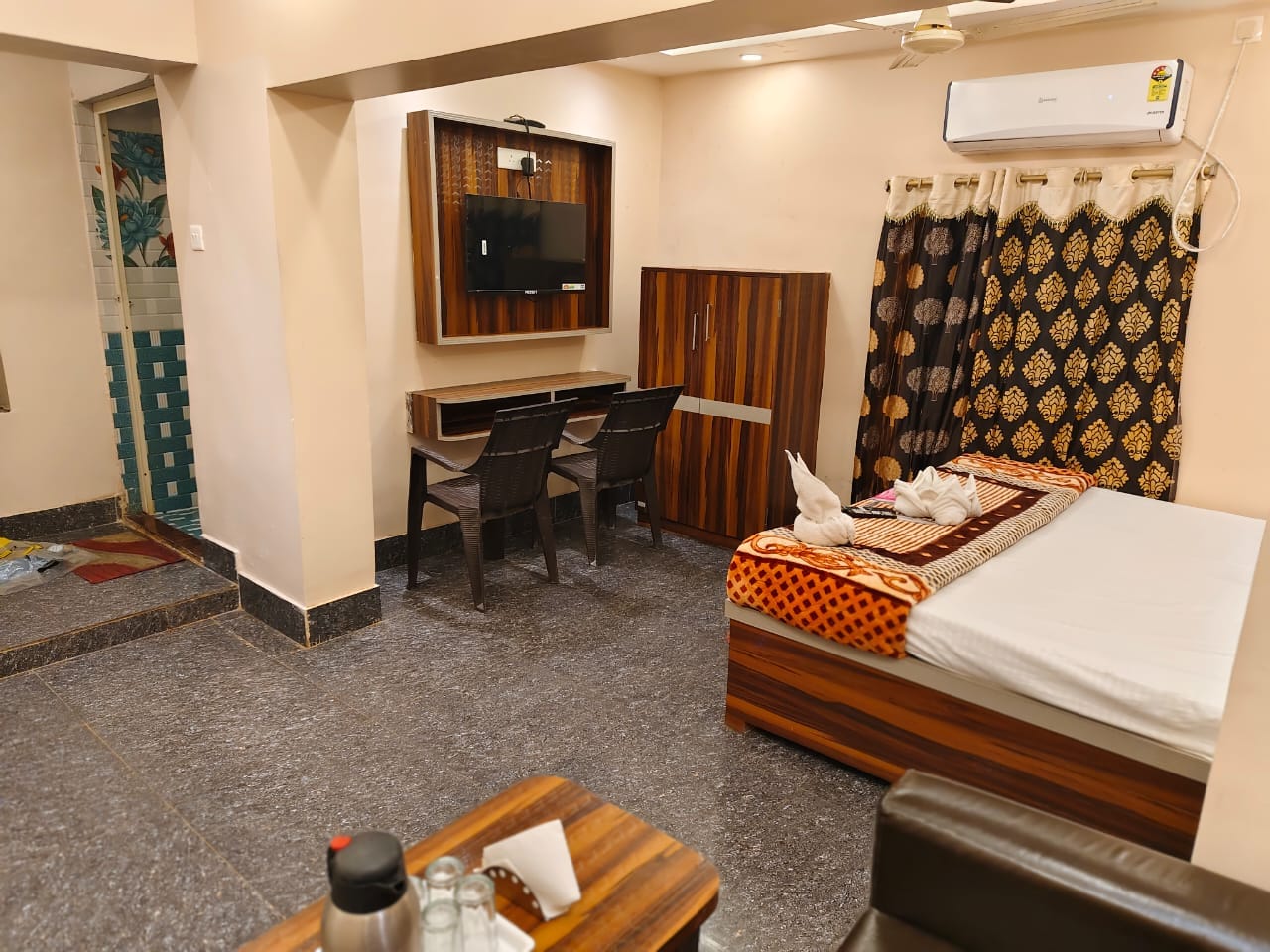 Hotel Maa Parbati - Tap to explore photos