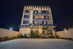 Hotel RRV Near Golden Temple with Parking