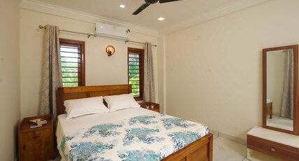 Matts Homestay Alleppey Room Type - Canal View Room with Balcony