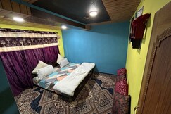 Rozi Guest House