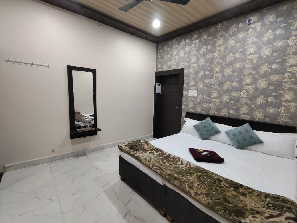 Shiv Kripa Guest House Ujjain - Tap to explore photos