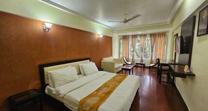 Hotel Welcome Park(walkable distance from mall road) Room Type - Luxury Lake View Room