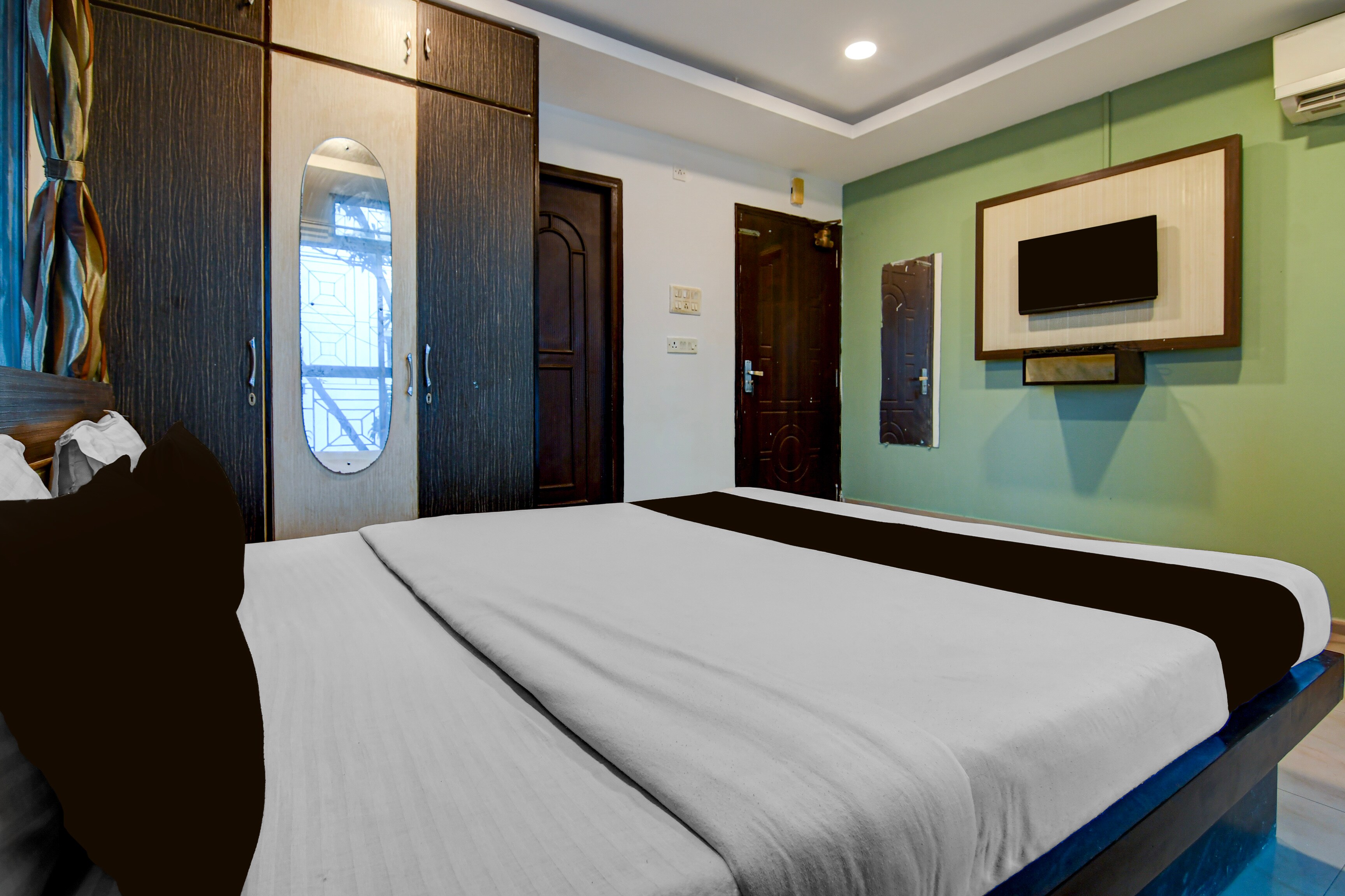 Hotel O Tumpa - Tap to explore photos