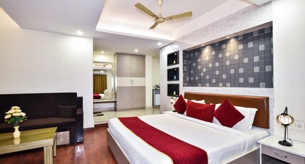 Pinaz Royale Room Type - King Room