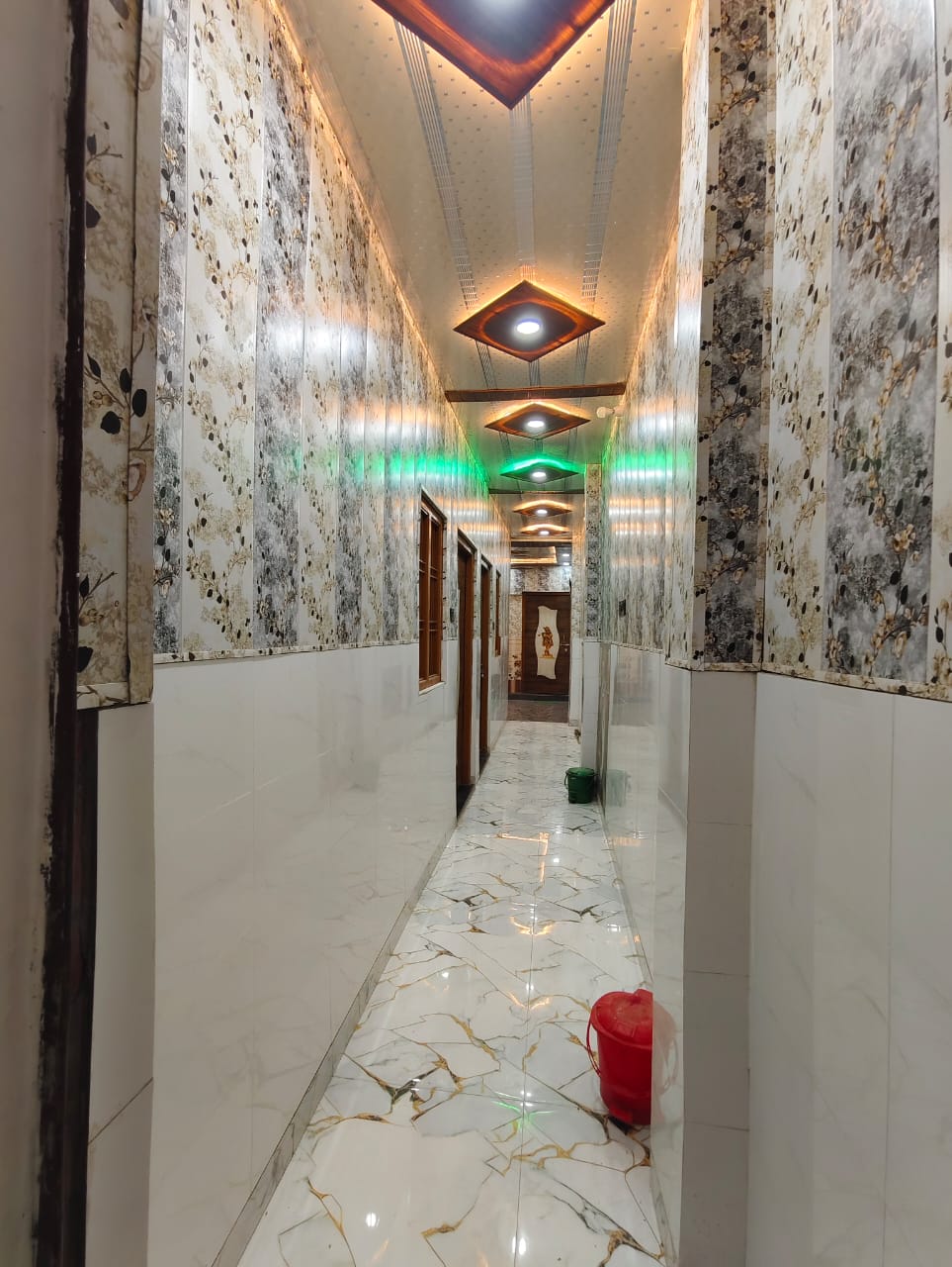 Guest House Raj Raghunandan - Tap to explore photos