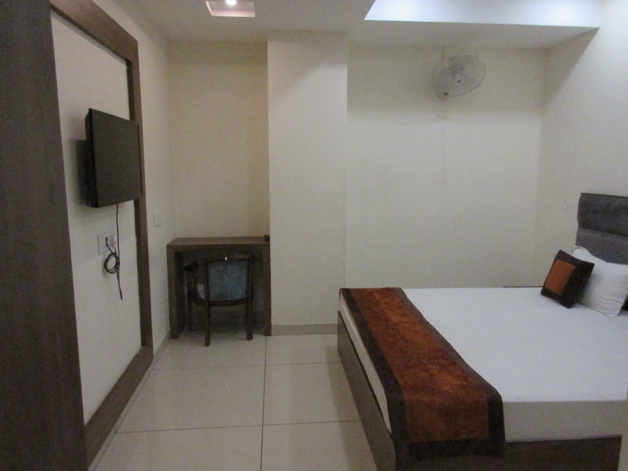 Hotel Amarvilas - Tap to explore photos