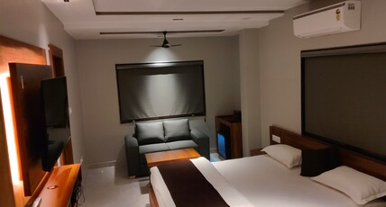 Nandvilas Hotel Room Type - Luxury King Bed Room with City View