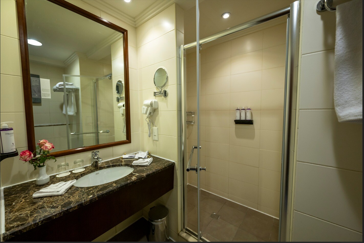SAJA By Warwick Makkah Hotel - Tap to explore photos