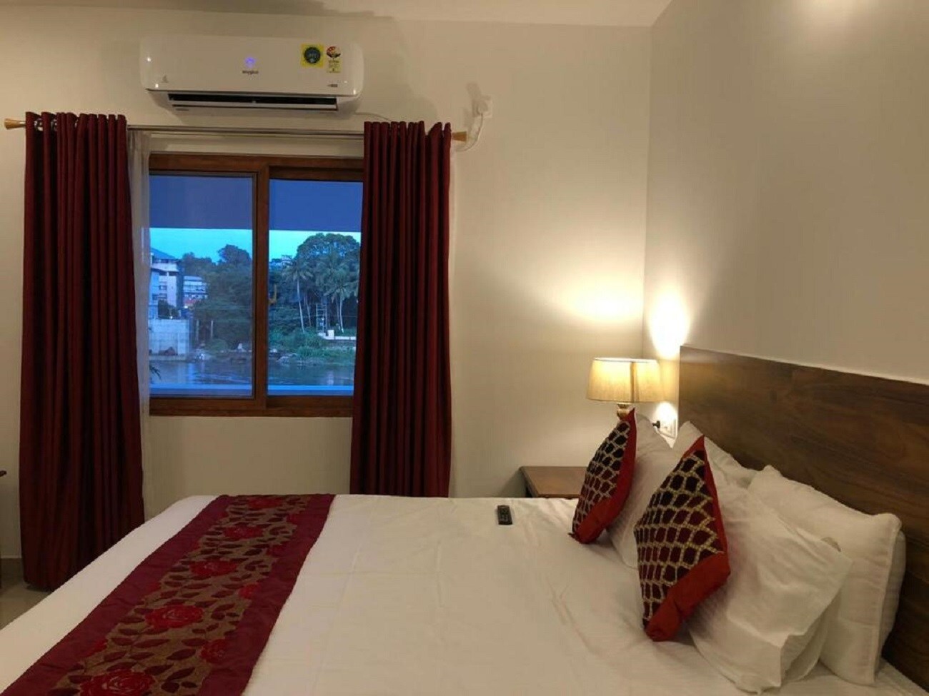 River Meadows Homestay - Tap to explore photos