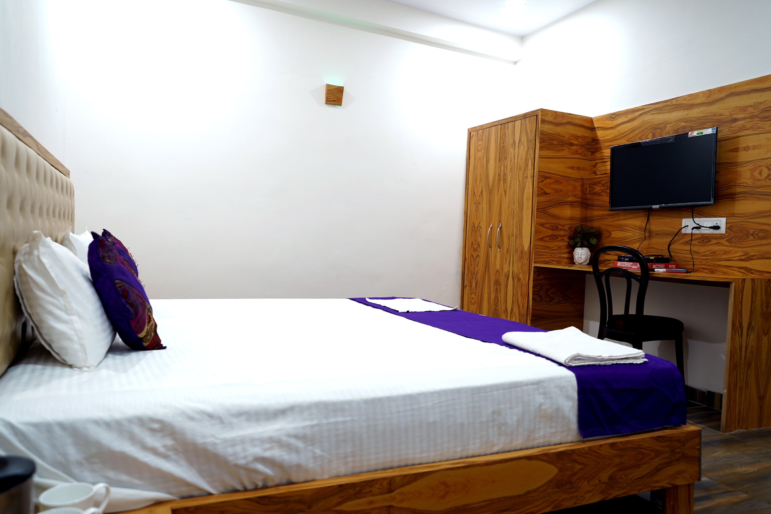 Hotel Rewa Inn - Tap to explore photos