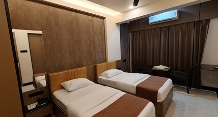 Hotel Kashiba's Room Type - Deluxe Executive Twin Bed AC