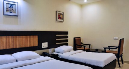 Hotel Shanti Palace Room Type - Super Deluxe 3 Bed Room