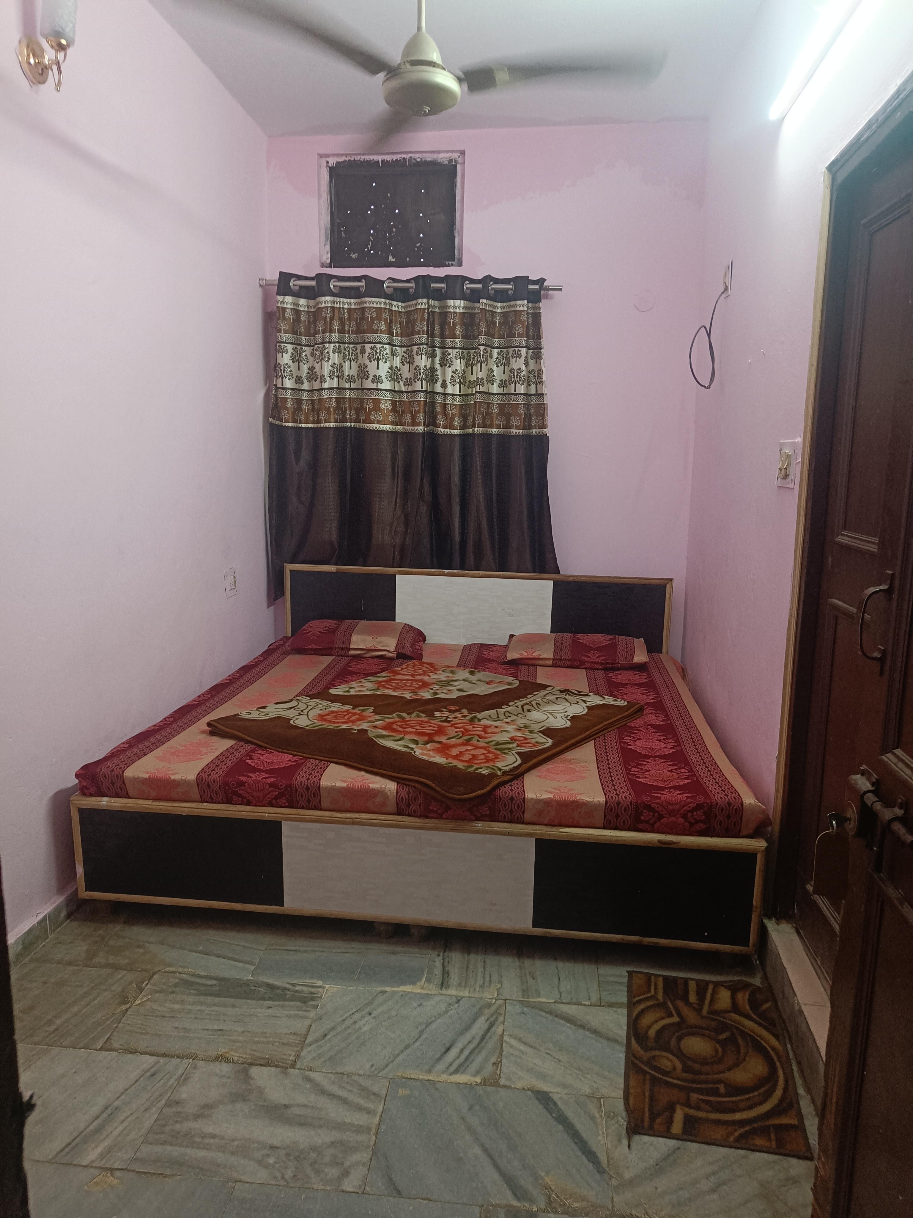 Hotel Hari Ganga @Harkipauri Road - Tap to explore photos