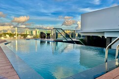 Q White Crescent by Dimora