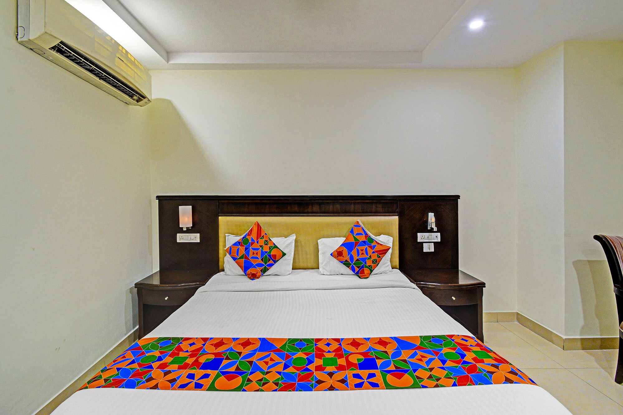 FabHotel Rudra Grand - Cyber Towers, Hitech City - Tap to explore photos