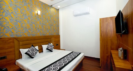 Hotel 4S NIWAS Room Type - Superior Deluxe Room Hotel 4S NIWAS Room Type - Superior Deluxe Room