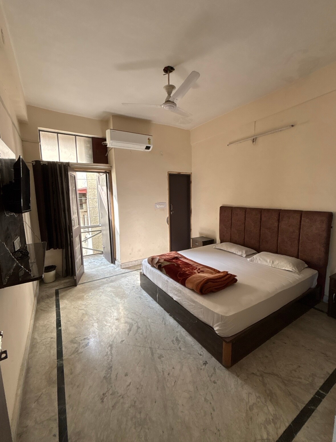 ShriJi Homestay HOME Like Stay - Tap to explore photos