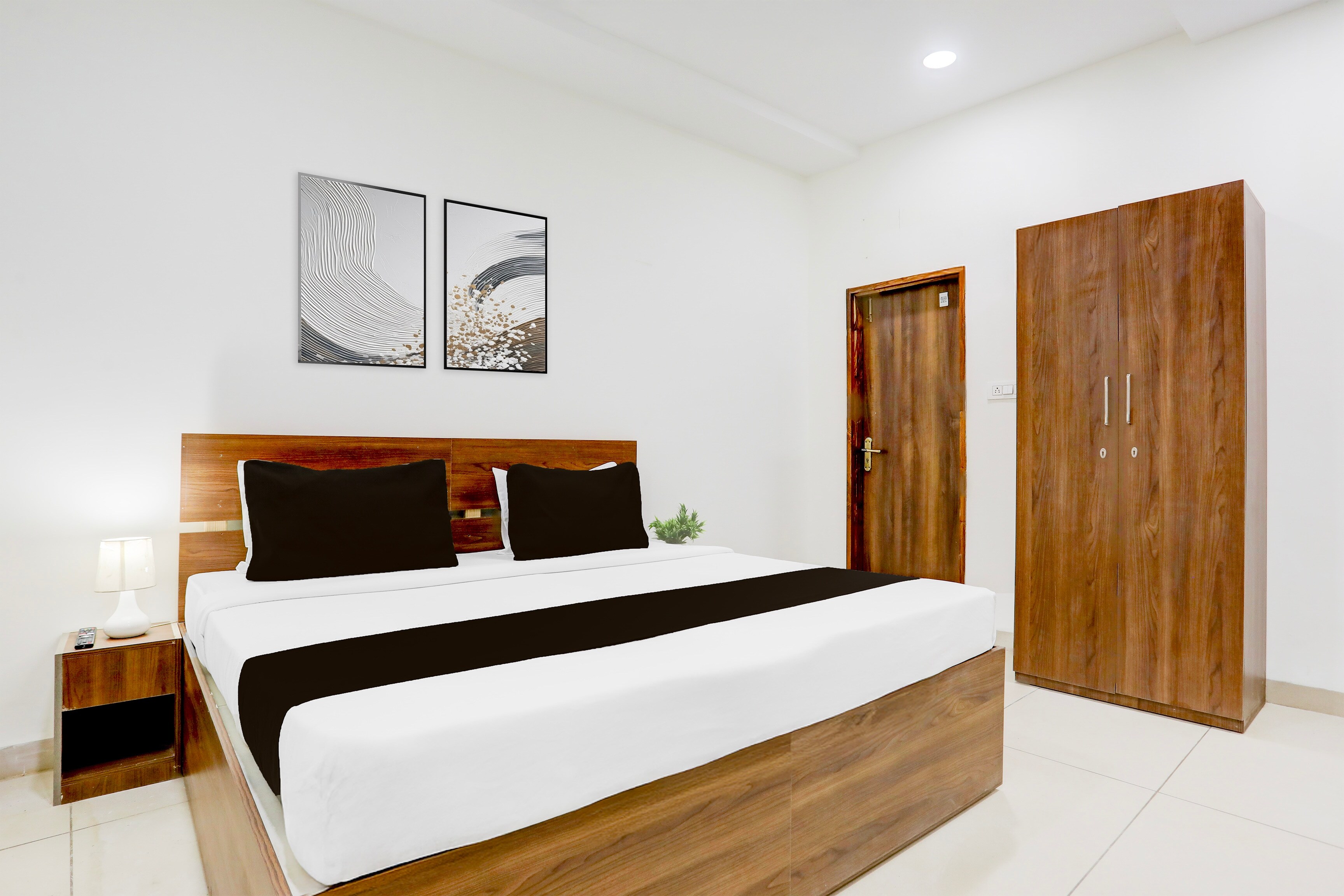 Super Townhouse DAVV University Indore Formerly Indrapuri - Tap to explore photos