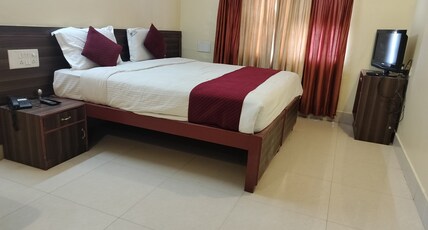 Vyshak International Room Type - Deluxe Non AC