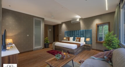 The Black Pearl Hillcrest Kasauli Room Type - King Suite with Balcony