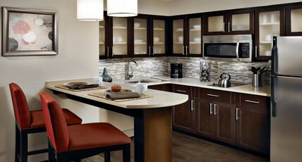 Staybridge Suites DETROIT-UTICA Room Type - 1 Queen 1 Bedroom Suite Mobil Access Tub