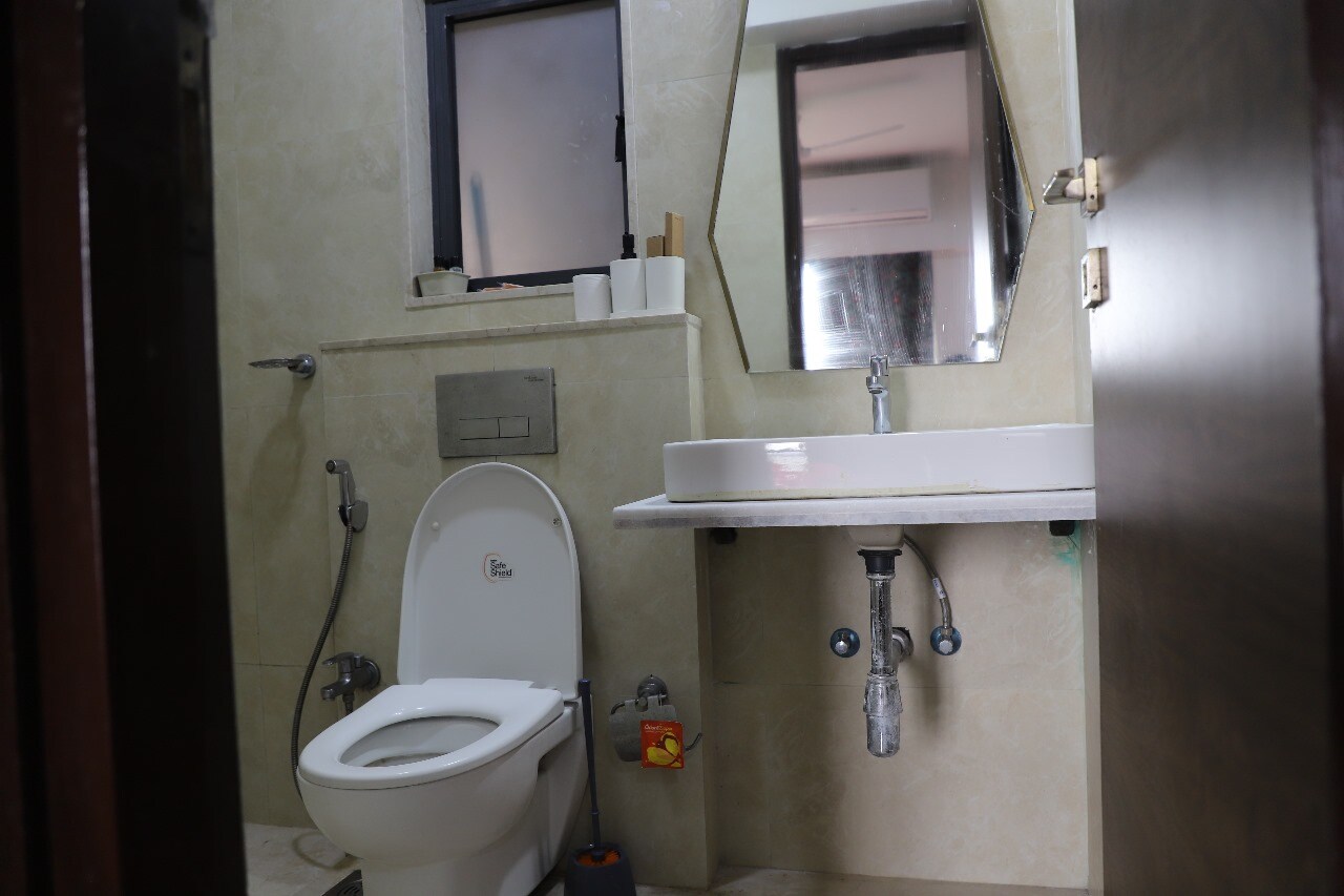 Luxury 1BHK Apartment BKC by Zenia - Tap to explore photos