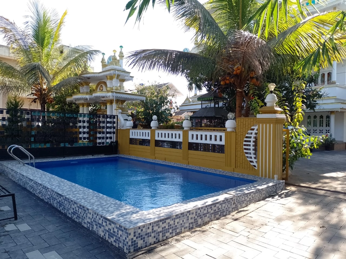 White Gold Palace Homestay - Tap to explore photos