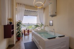 Cayetana Luxury Homestays wid Jacuzzi   Balcony