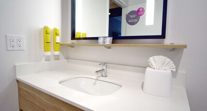 Tru By Hilton Oklahoma City NW Expressway Room Type - 2 QN MOB HEAR ACC W TUB