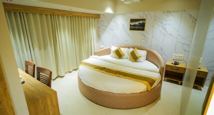 Hotel Amber Paramount Room Type - King Suite