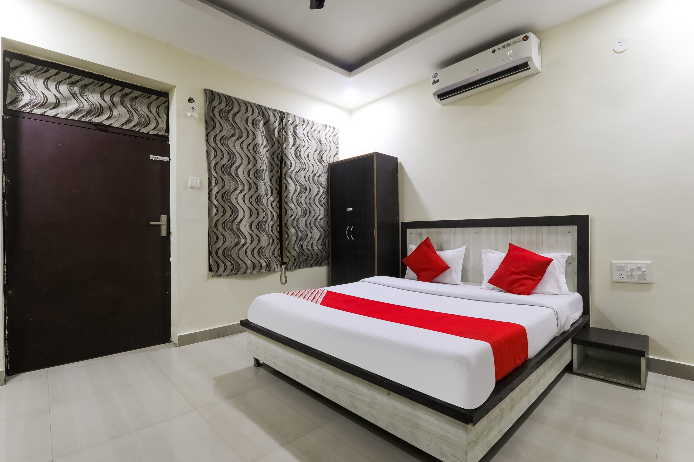 Hotel O Samrat - Tap to explore photos