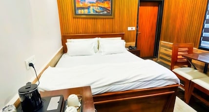 Black Bird Hotel And Restaurant Room Type - Deluxe AC Room Black Bird Hotel And Restaurant Room Type - Deluxe AC Room