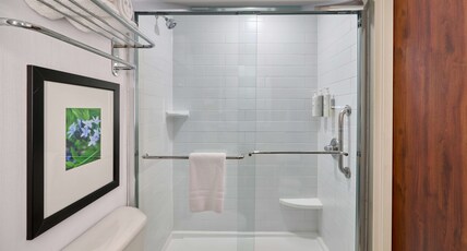 Hilton Garden Inn Anchorage Room Type - 2 QUEEN BEDS MOUNTAIN VIEW