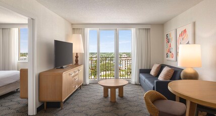 Embassy Suites Deerfield Beach - Resort & Spa Room Type - 1 KING STE ACCESS RI SHWR