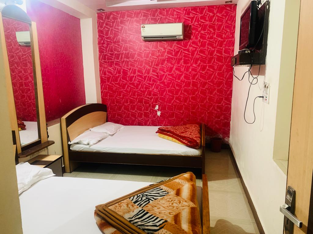 Kalyan Guest House - Tap to explore photos