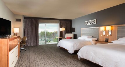 The Broadway Columbia - a DoubleTree by Hilton Room Type - 2 QUEEN MOB ACC W TUB