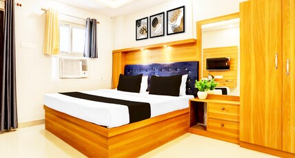 Super Collection O Gola Road Room Type - Classic with Balcony