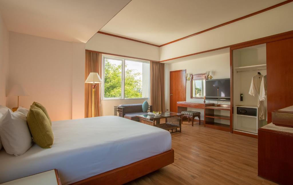 Centara Life Hotel Mae Sot - Tap to explore photos