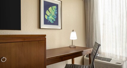 Doubletree by Hilton Fort Myers at Bell Tower Shops Room Type - 2 QUEEN BEDS