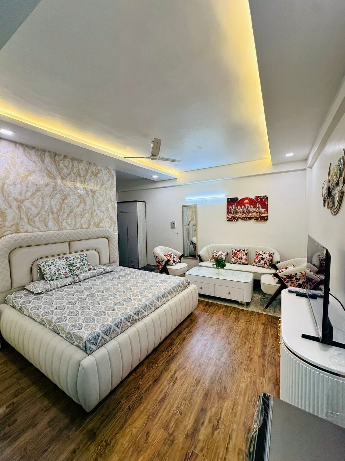 Brij Sattvam Entire 1 Bedroom Apartment - Tap to explore photos