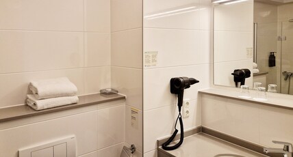 Garner Hotel BOCHUM by IHG Room Type - 1 QUEEN STANDARD GARDEN VIEW