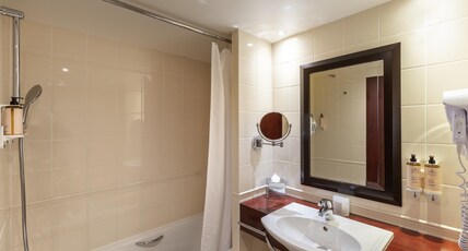 HOTEL PARIS GARE MONTPARNASSE TGV Room Type - Superior room, 1 double bed, Eiffel Tower view