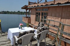 Jackson Heights Houseboats