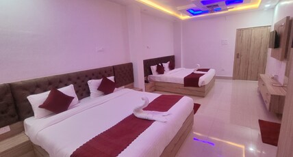 Hotel Aris and Banquet Room Type - Family Room
